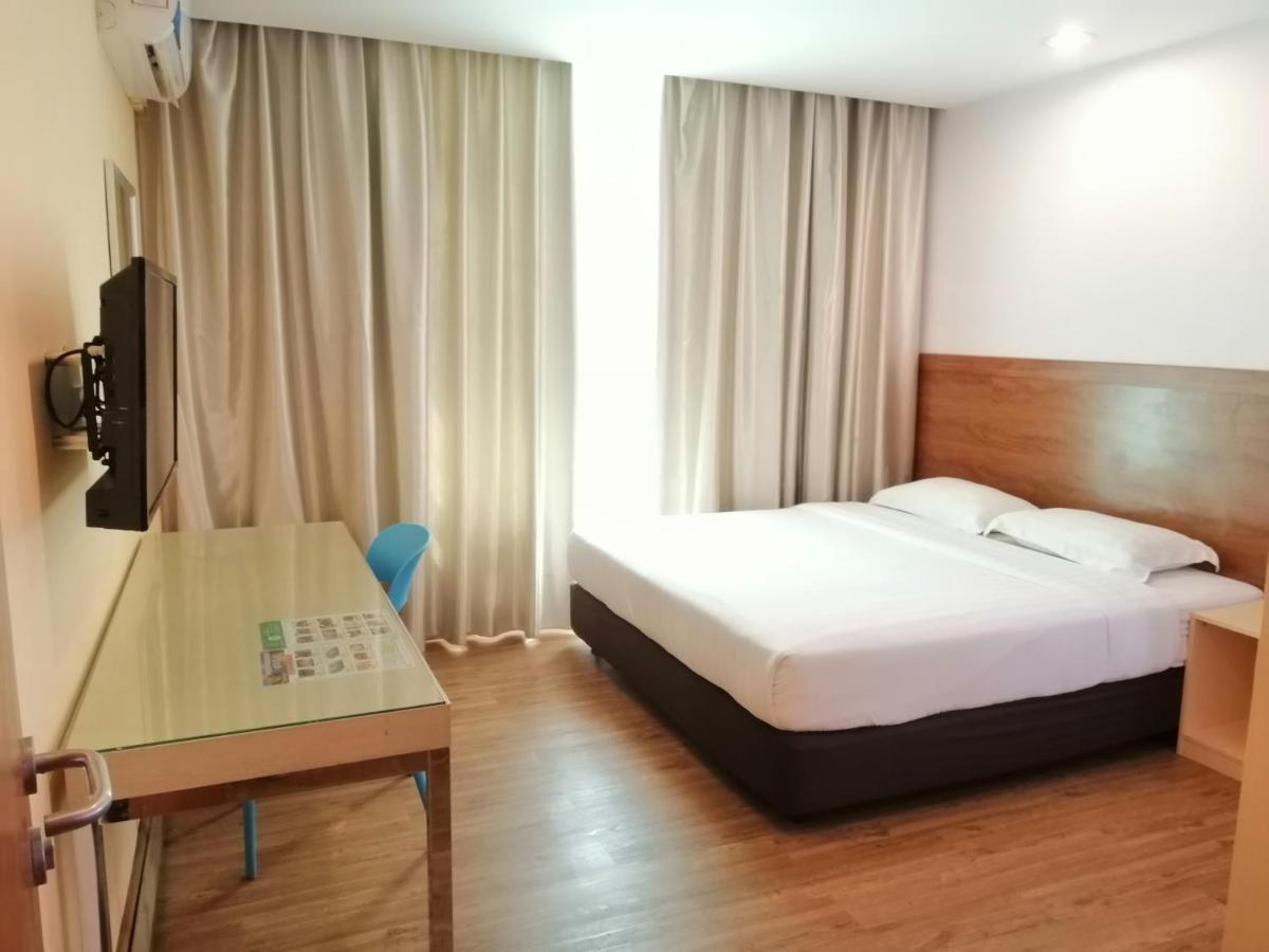 Td Mutiara Hotel Semporna Exterior foto
